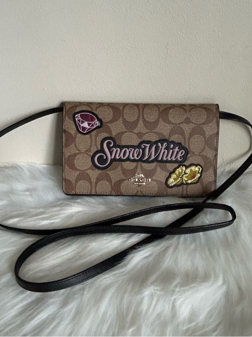 Coach x Disney Snow White Signature Canvas Crossbody Bag Brown F31352 - Picture 2 of 12